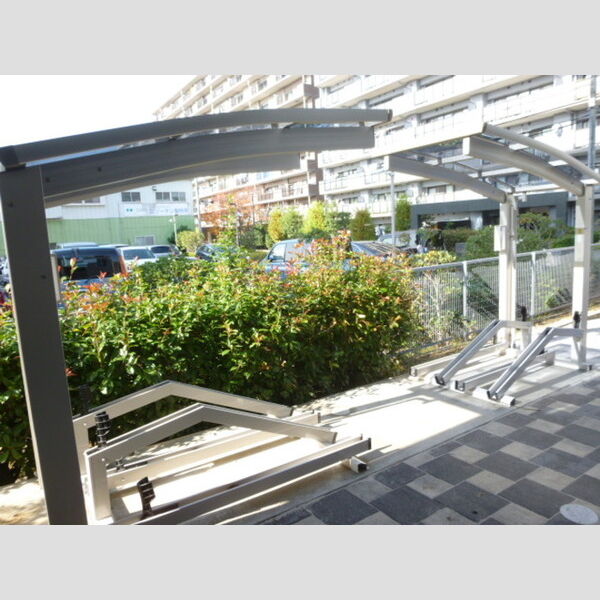 リビングNK原木中山201号室 駐輪場