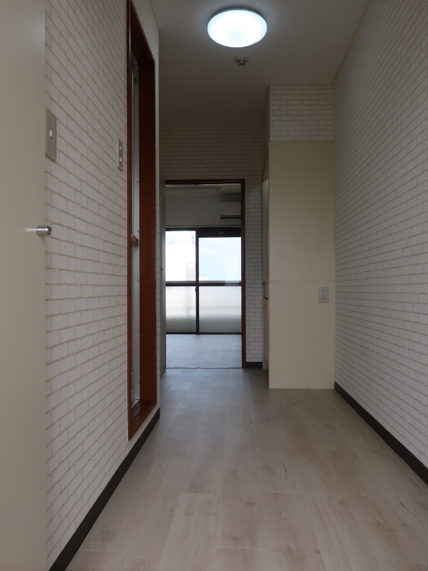 シャトル日新 内観