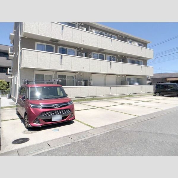 サニークロスZ 駐車場