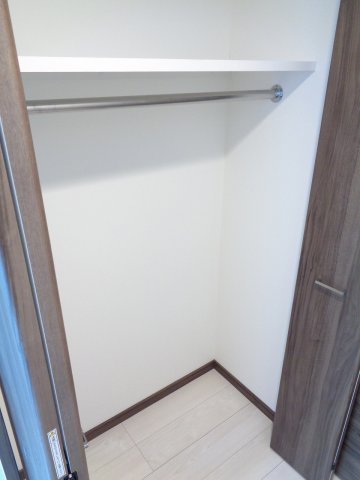 ジェノヴィア中野島115号室 収納