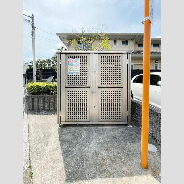 コンタード高松台205号室 ゴミストッカー