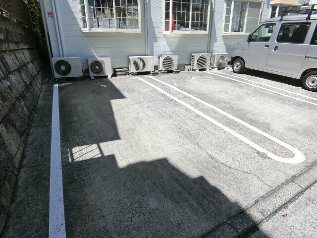 メゾン・ド・大岡 駐車場