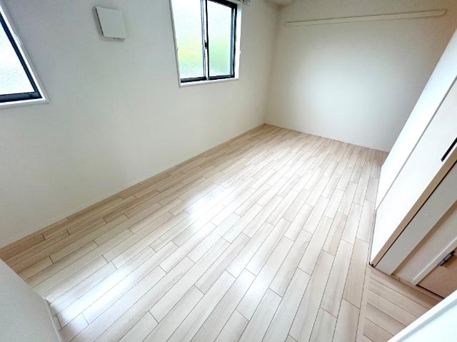 Ｓｍｉｌｅ　ｖｉｌｌａ（スマイル　ヴィラ）203号室 洋室