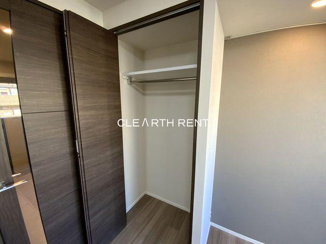 コンシェリア田町9階 ハンガーパイプ付き収納クローゼット