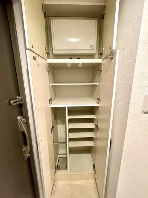 レジディア西新宿Ⅱ3階 収納