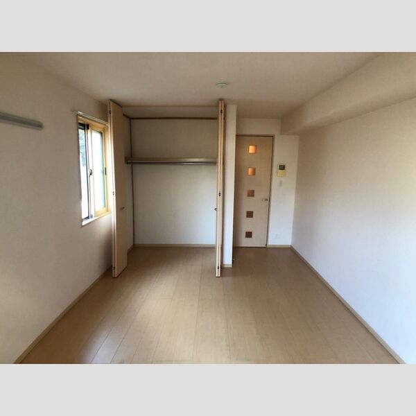 ロイヤルクレスト 五号館105号室 洋室別角度