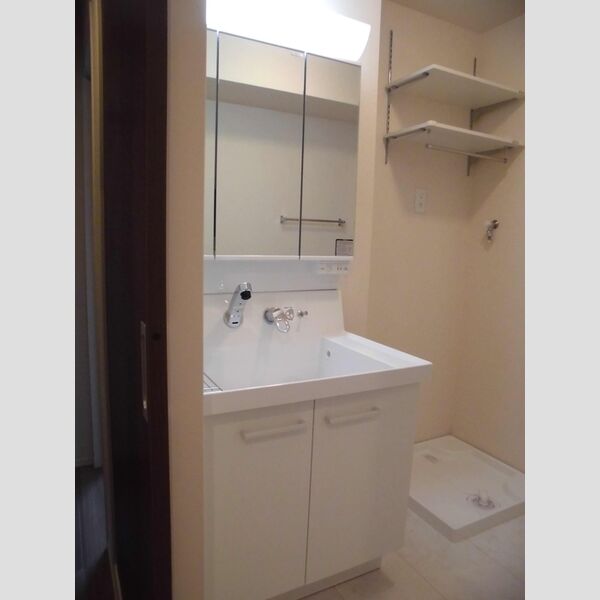 ブラウンヒルズ301号室 洗髪洗面化粧台♪