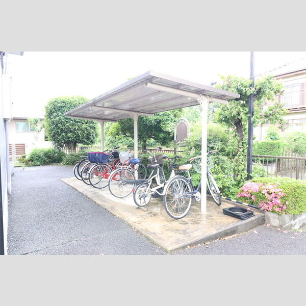 エントピアマルオカ 駐輪場
