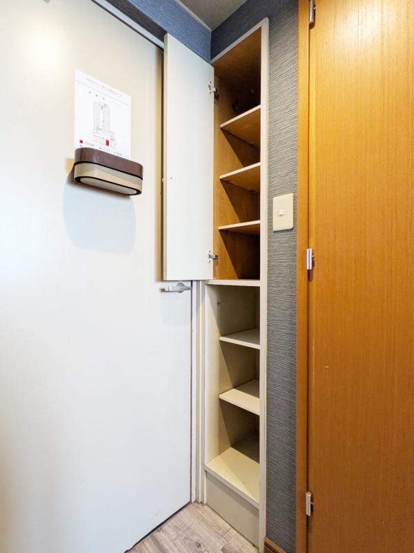 THE VALUE SHARED HOTEL TAKENOTSUKA3階 玄関