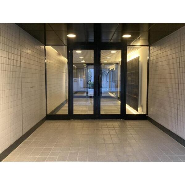 コスモリード三軒茶屋302号室 エントランス