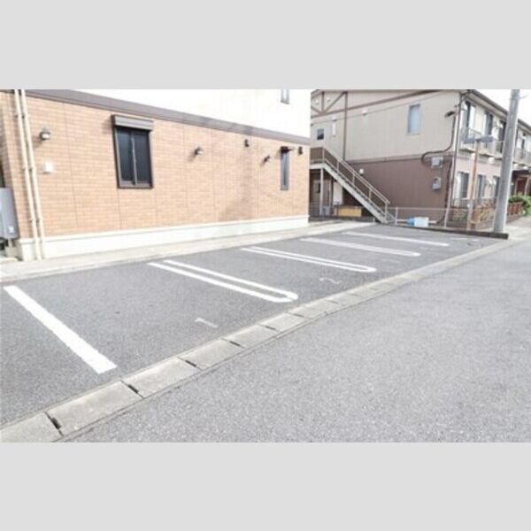 ソレアード 駐車場