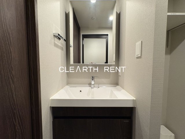 コンシェリア目黒本町 ＴＨＥ ＲＥＳＩＤＥＮＣＥ スタイリッシュな独立洗面化粧台/鏡裏収納あり