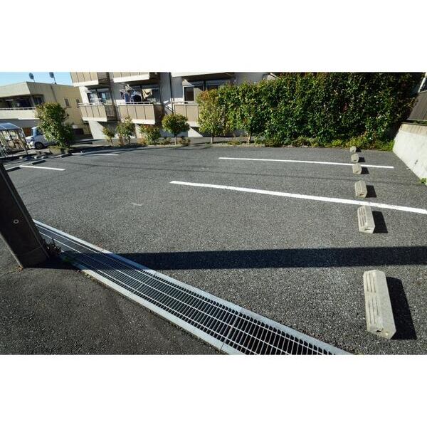 フォレストII201号室 駐車場