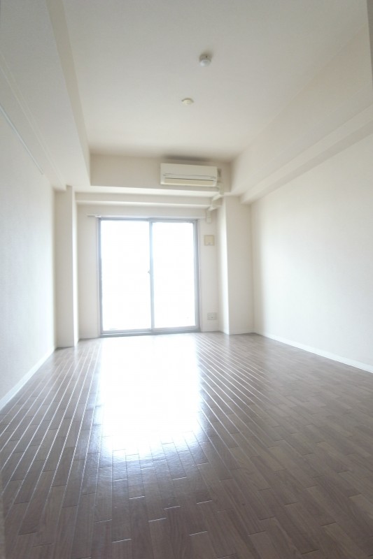 アンダーフォレスト リビング