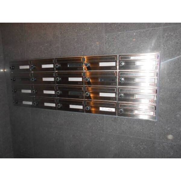 CASA　Y　BELLALUCHE0301号室 エントランス