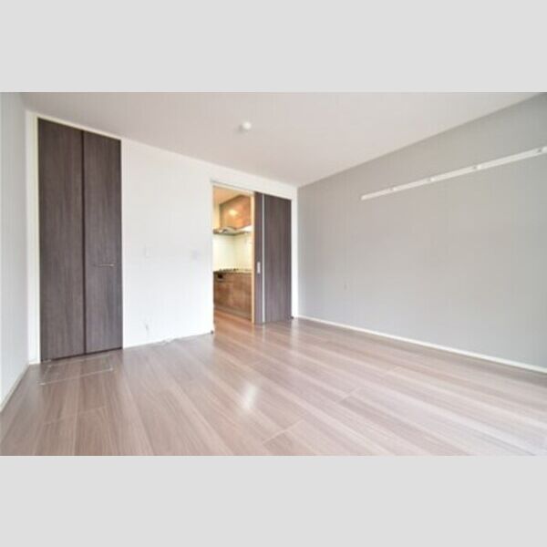 ルミエール本厚木105号室 居室