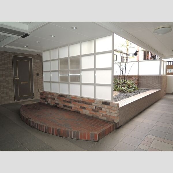 カスタリア新宿7丁目0304号室 エレベーター前　エントランス