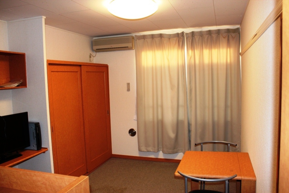 レオパレスアリエスニヤ リビング