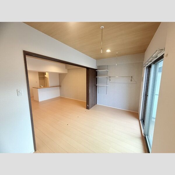 ジェイ・エス・ティ横浜東701号室 洋室