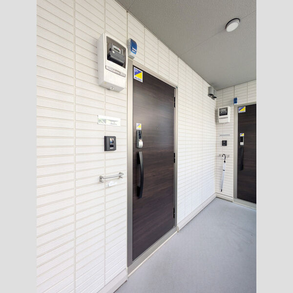 ルーエ大宮 玄関ドア