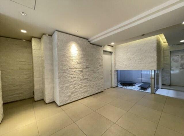 スカイコートパレス明大前4階 エントランス