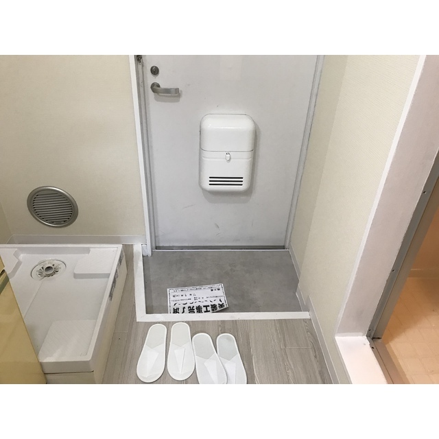 リエス伊勢原205号室 玄関