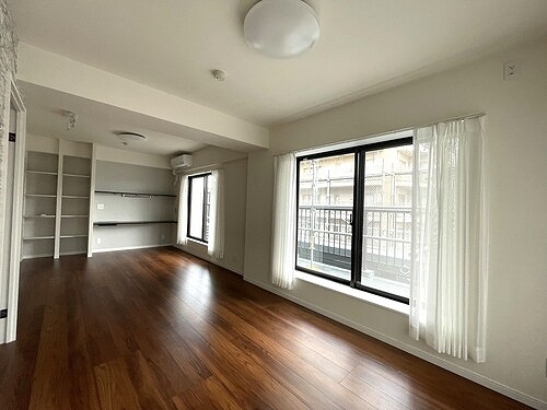 ライオンズプラザ川口本町 リビングダイニングキッチン　約18.1畳　内装後　別角