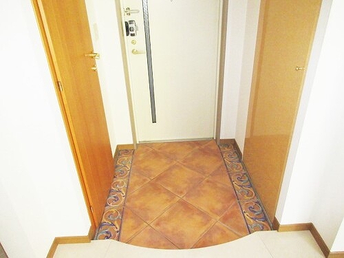 グランドステージ海岸通り3階 玄関