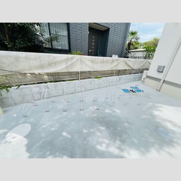 ジェルベーラ 駐輪場