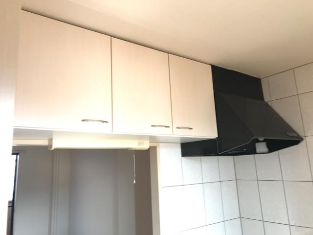 セレーヌ泉206号室 キッチン吊り戸棚