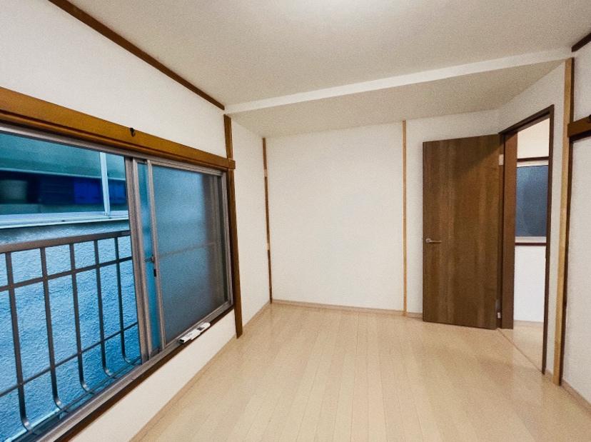 お宝ハウス 広々室内。