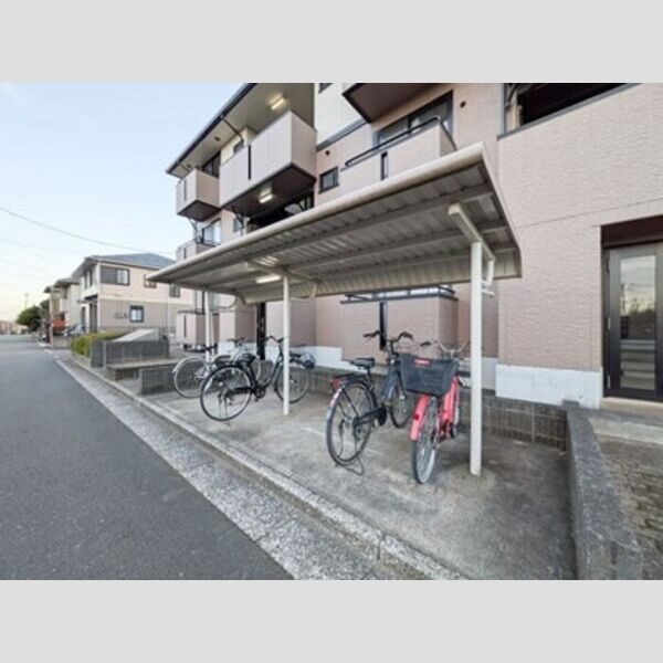 サバーブトリプル 駐輪場