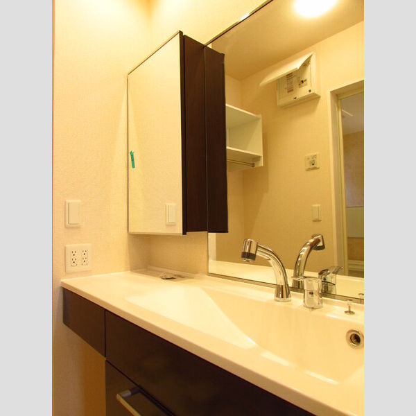 R.ザウバーⅡ　A棟102号室 洗面