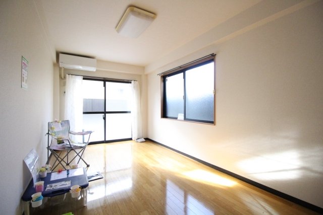 指扇駅前プラザ1階 小物類はイメージです。