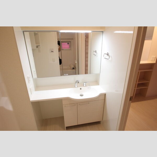 FLAT TENJIN　V ワイドミラーの洗髪洗面化粧台♪