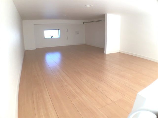 ａｉｌｅ　ｄｅ　ｌａ　ｖｒｉｔ1階 ロフト付き　ハンガースペース