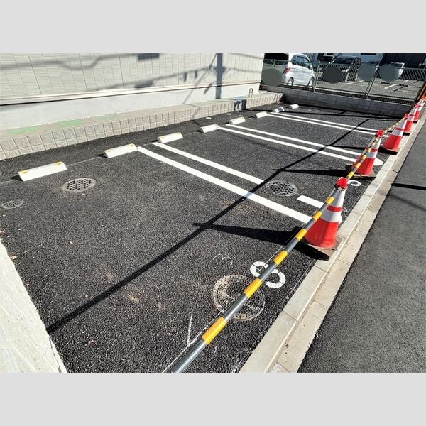 アゼリア 敷地内駐車場