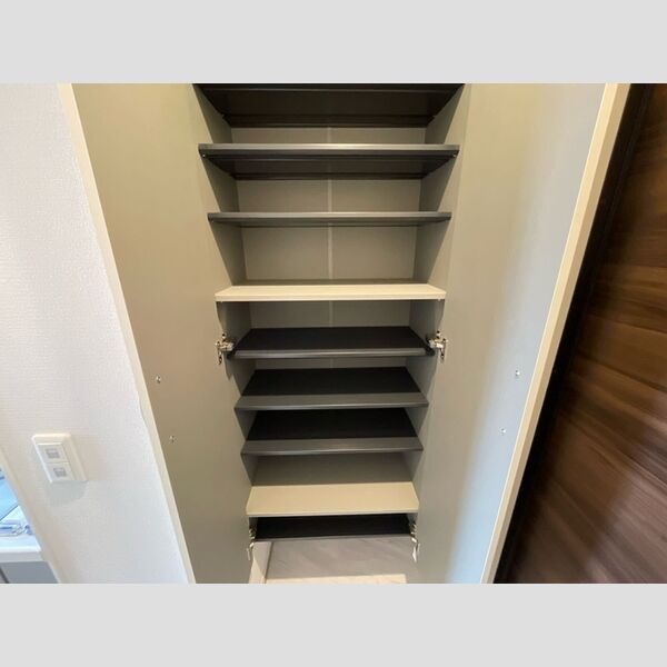 セレスティア西新井 玄関シューズボックス(トール型)