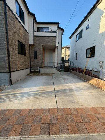 シーズライクガーデン大宮寿能 並列二台の駐車場