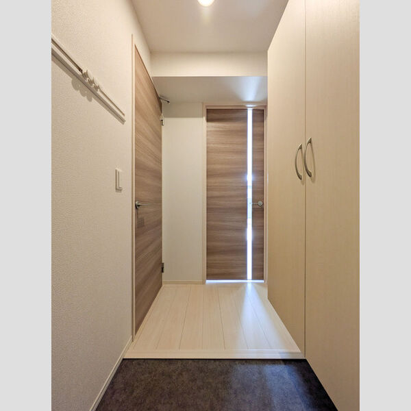 クレリアス若葉302号室 玄関