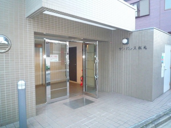 サンパレス松庵301号室 エントランス