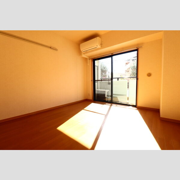 クリエール吉川105号室 洋室