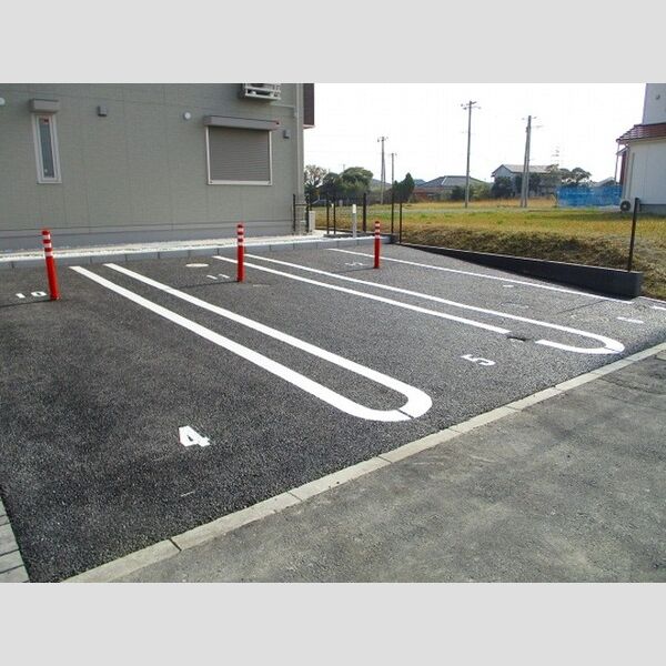 フォルテューヌD 駐車場