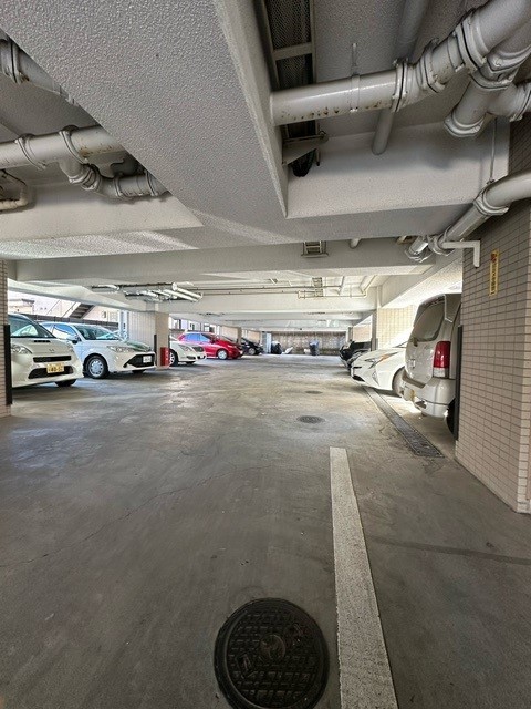 ハチホウハイツ１１ 駐車場