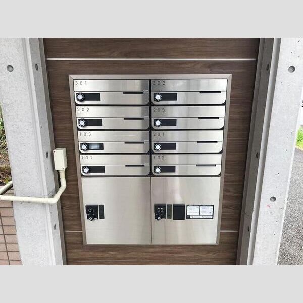 パレ・ドール港南台102号室 集合ポスト・宅配ボックス