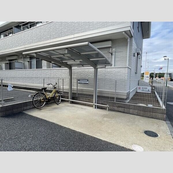 ティアラ新鎌 駐輪場