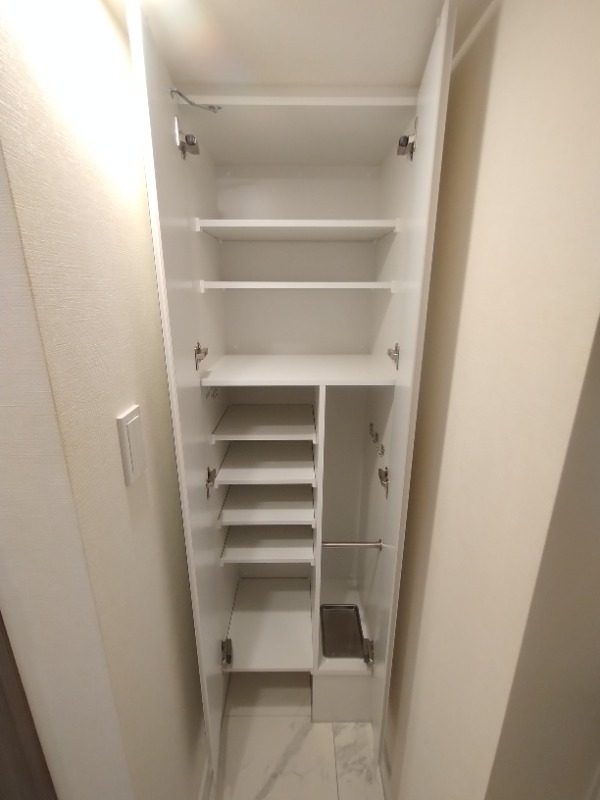 クレイシアIDZ横浜桜木町11階 収納