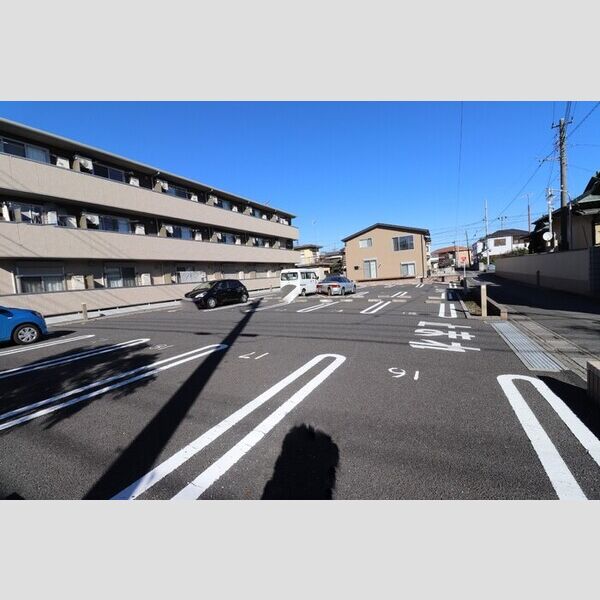 ロイヤルメゾン久喜 駐車場