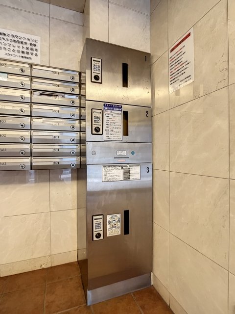 スカイコート代々木2階 宅配BOX