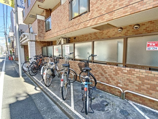 ライオンズマンション椎名町駅前通り4階 駐輪場